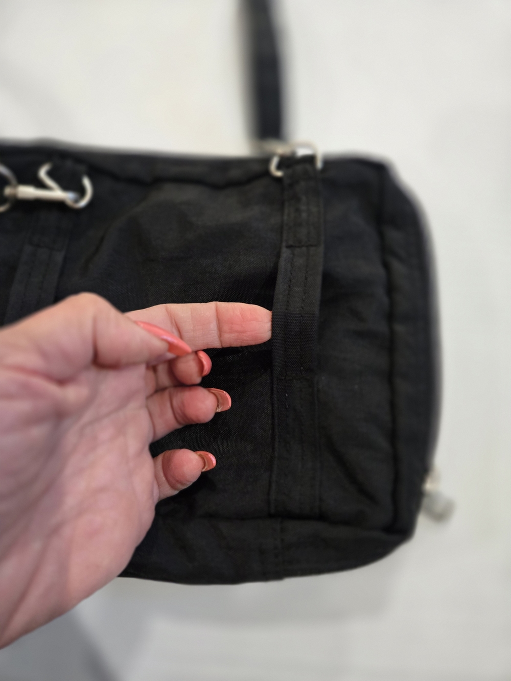 Baggallini Black Men's Messenger Crossbody Bag - Picture 4 of 8